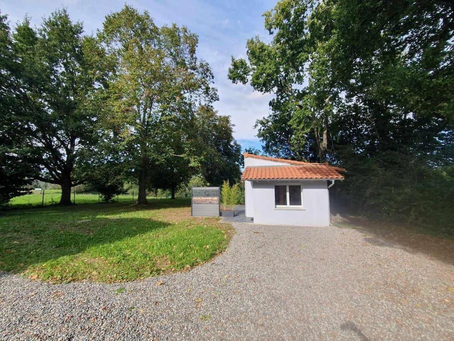 Maisonnette Au Pied Des Pyrenees Nestier Exteriör bild